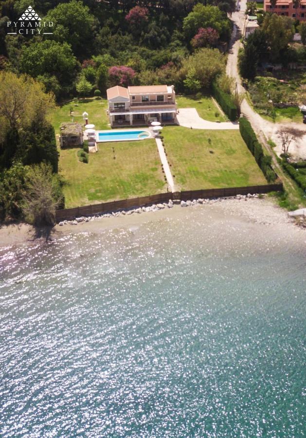Luxury Villa Hera - Beachfront Roda  Zewnętrze zdjęcie