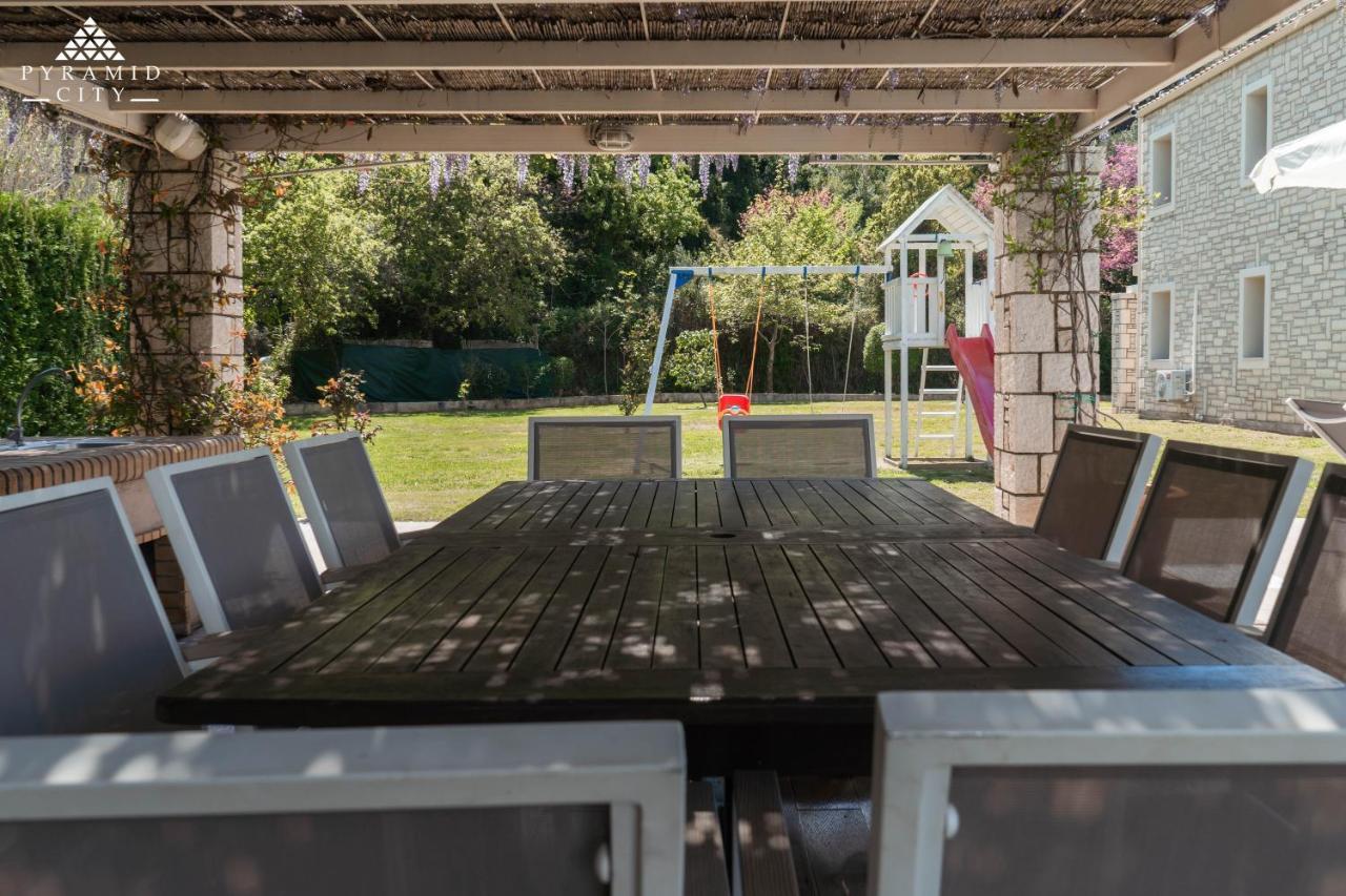 Luxury Villa Hera - Beachfront Roda  Zewnętrze zdjęcie