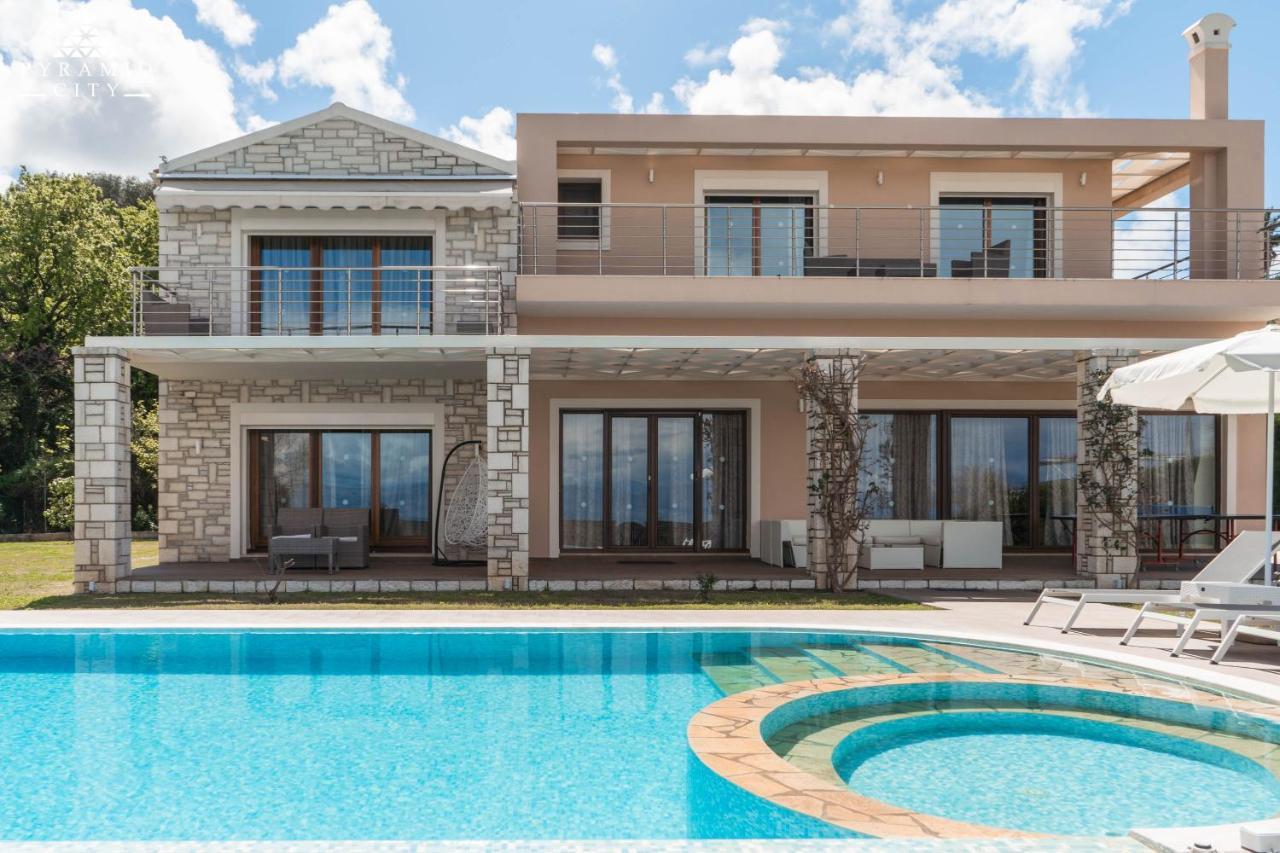 Luxury Villa Hera - Beachfront Roda  Zewnętrze zdjęcie