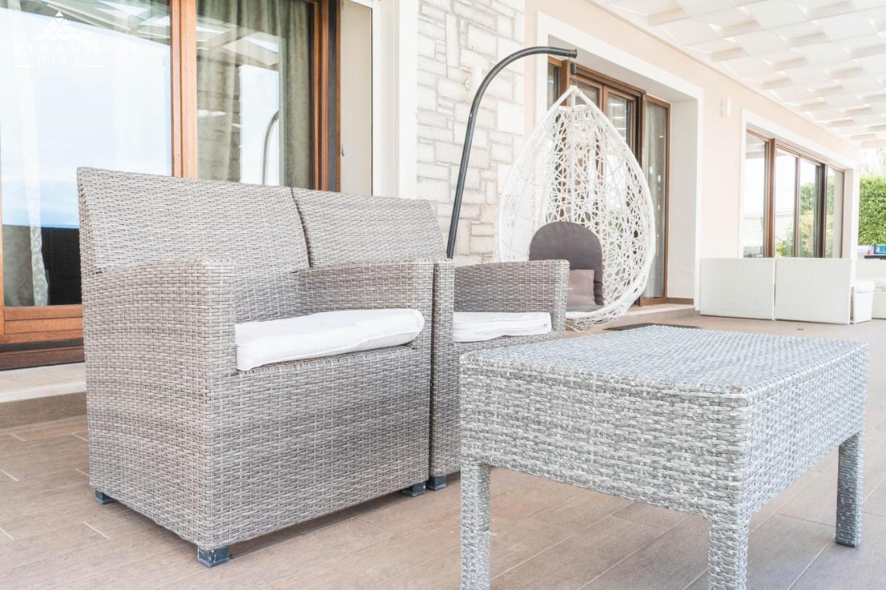 Luxury Villa Hera - Beachfront Roda  Zewnętrze zdjęcie
