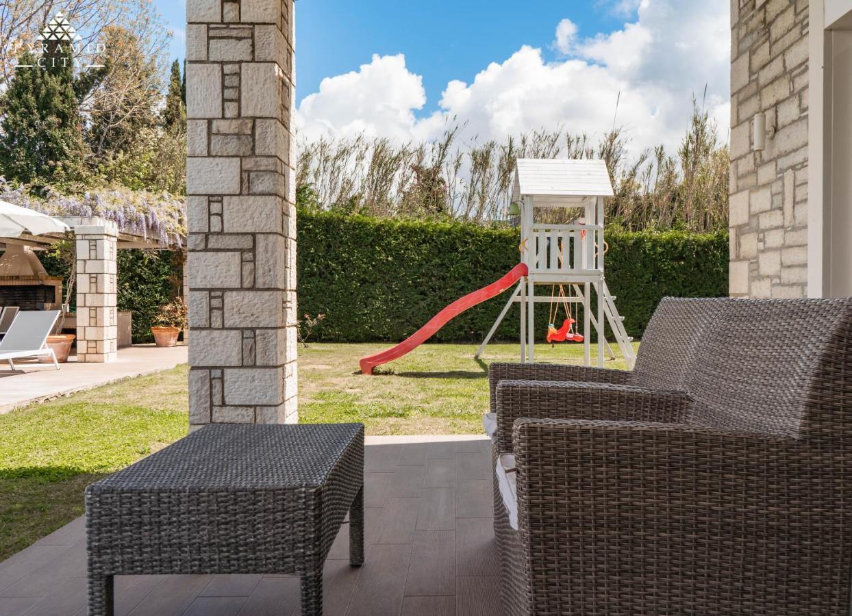 Luxury Villa Hera - Beachfront Roda  Zewnętrze zdjęcie